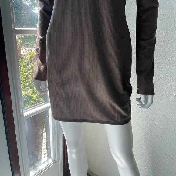 Tobi Off My Shoulder Bodycon Dress - Picture 6 of 9